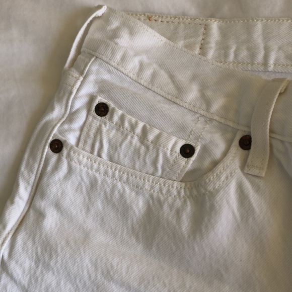 Mens Levi cut white shorts - Picture 2 of 6